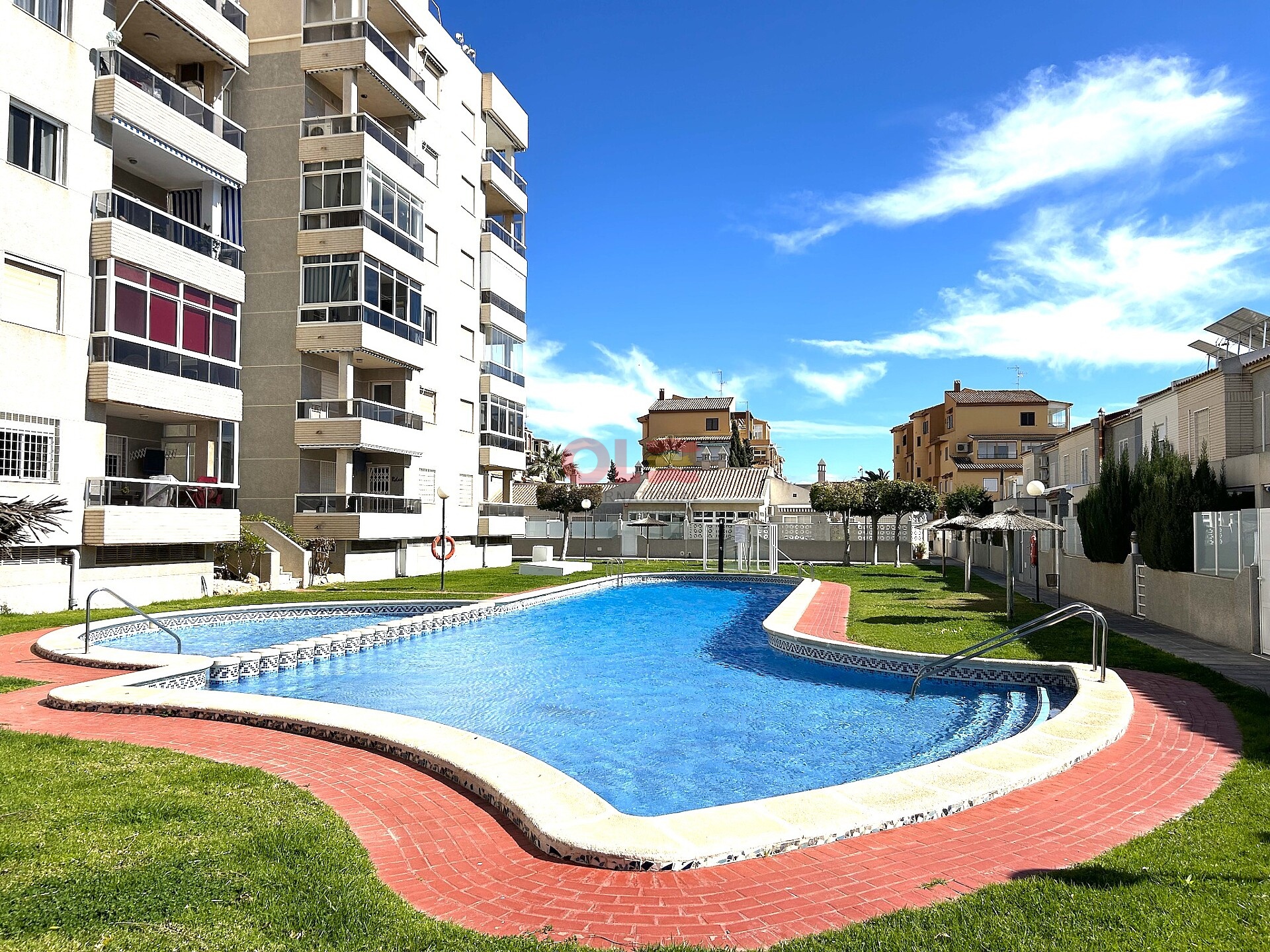 Ground floor apartment with 3 bedrooms, private garden and parking in Torreblanca (La Mata)  *