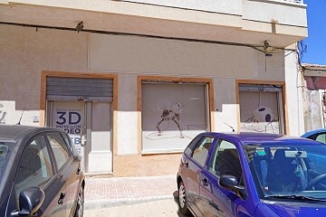 Grands locaux commerciaux au centre de Torrevieja * in Ole International