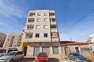 Suuret liiketilat Torreviejan keskustassa in Ole International