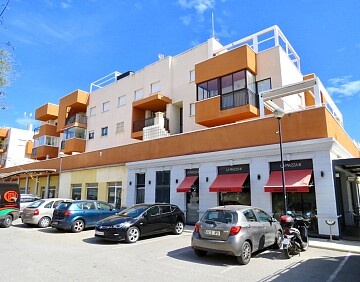 Atico de 3 dormitorios con solarium cerca de Villamartín in Ole International