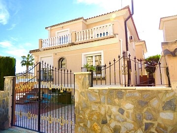 Chalet de 3 dormitorios para alquiler a plazo Largo en Los Altos * in Ole International