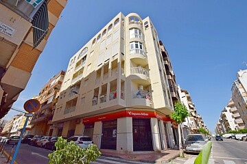 Apartamento de 2 dormitorios en centro de Torrevieja cerca de la playa * in Ole International