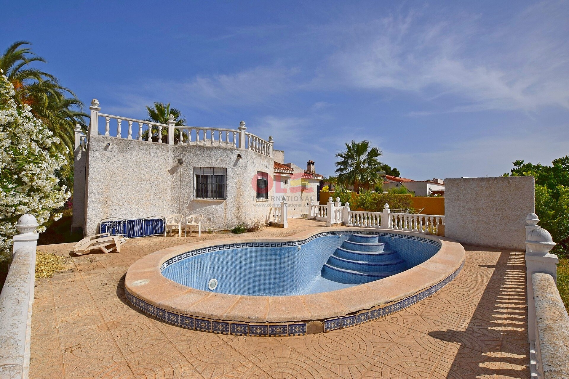 3 beds detached villa to renovate on 800 sq.m. plot near Torrevieja  *