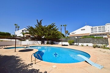 Spaziosa villa indipendente vicino al mare a Orihuela Costa in Ole International