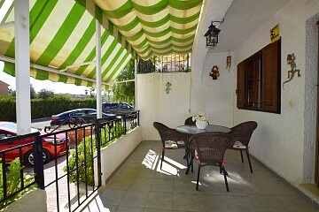 Appartamento al piano terra con 2 camere da letto vicino al mare a Playa Flamenca in Ole International