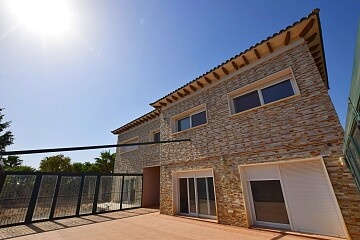 Spacieuse villa semi-neuve avec un grand terrain à San Miguel in Ole International