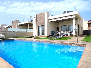 Vrijstaande moderne villa met 3 slaapkamers in Villamartin in Ole International