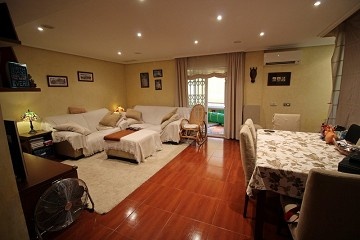 Spaziosa residenza con 3 camere da letto a Catral in Ole International