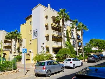 Apartamento de 2 dormitorios en Torrevieja cerca de La Playa Los Locos in Ole International