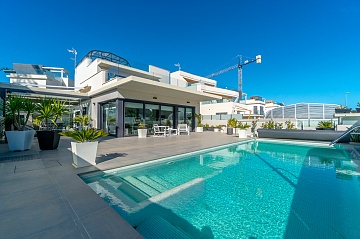 Lyxig villa med pool och havsutsikt i Dehesa de Campoamor in Ole International