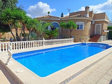 Villa met 3 slaapkamers op een perceel van 800 m2 in El Chaparral, in de buurt van Torrevieja in Ole International