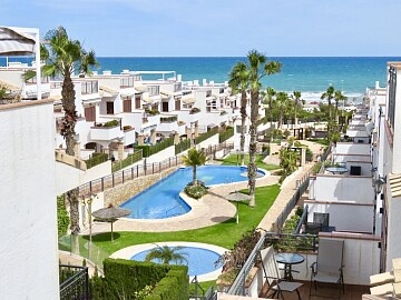 Bovenste verdieping appartement met 2 slaapkamers en solarium 200 m. van het strand van La Mata in Ole International