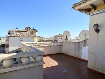Herenhuis met 2 slaapkamers, parkeerplaats en privésolarium in Lomas de Cabo Roig * in Ole International