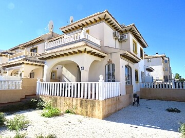 Semidetached Villa with 2 bedrooms, roof terrace y parking privado en Lomas de Cabo Roig * in Ole International