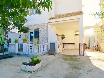 Maison de ville de 3 chambres avec jardin et solarium privé à Torrevieja in Ole International