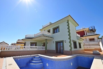 Ville di lusso chiavi in mano con splendida vista a sud di Torrevieja in Ole International