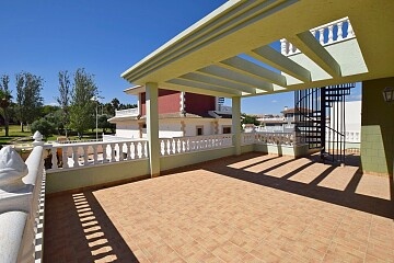 Villas de luxe clé en main avec de superbes vues au sud de Torrevieja in Ole International