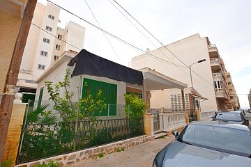 Maison ancienne à réformer au centre de Torrevieja in Ole International