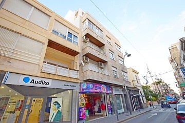 Apartament spațios cu 4 dormitoare în centrul orașului Torrevieja in Ole International