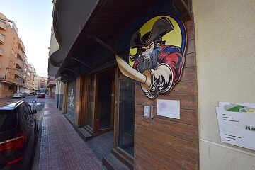 Commercieel pand tussen de stranden van El Cura en los Locos in het centrum van Torrevieja * in Ole International