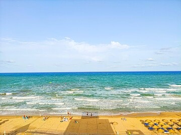 Appartement de 2 chambres face à la mer sur la plage de La Mata in Ole International