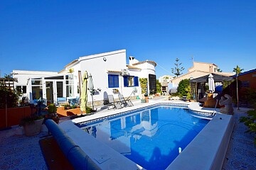 Large 4 beds detached villa with private garden & pool in La Florida  in Ole International