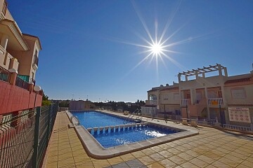 Casa bifamiliare con 3 camere da letto a La Florida in Ole International