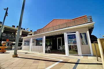 Geschäftsräume im Einkaufszentrum La Fuente in Ole International