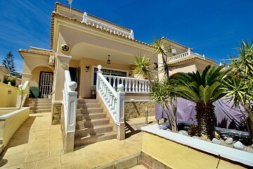 Villa individuelle de 3 chambres près de Villamartín in Ole International