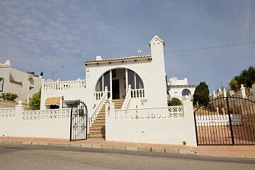 Villa individuelle avec 3 chambres près de Villamartín in Ole International