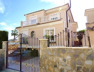 Villa mit 3 Schlafzimmern und privatem Pool in Los Altos * in Ole International