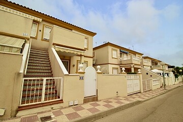 Top floor apartment with 2 bedrooms in Playa Flamenca in Ole International