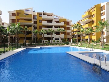 Apartamento de 3 dormitorios en Punta Prima cerca del mar * in Ole International