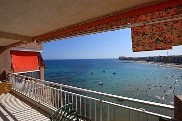 Appartement aan het strand met 3 slaapkamers in Playa de los Locos in Ole International