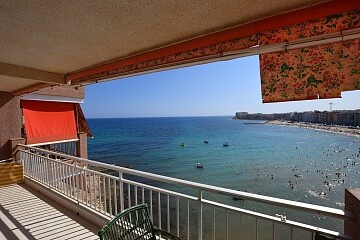 Апартаменты с 3 спальнями на берегу моря в Плайя-де-лос-Локос in Ole International