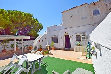 Spacious 3 beds semidetached villa with large private garden nr. Torrevieja in Ole International