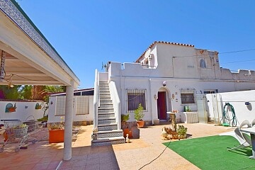 Spacious 3 beds semidetached villa with large private garden nr. Torrevieja in Ole International