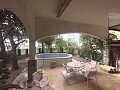 Finca de 4 dormitorios en Crevillente con 7.000 m2 de parcela in Ole International