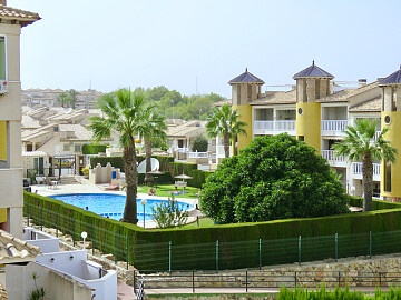 Chalet independiente de 3 dormitorios con jardín privado cerca de Villamartín * in Ole International