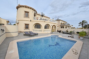 Large 4 bedroom detached villa with private pool in Villamartin  in Ole International