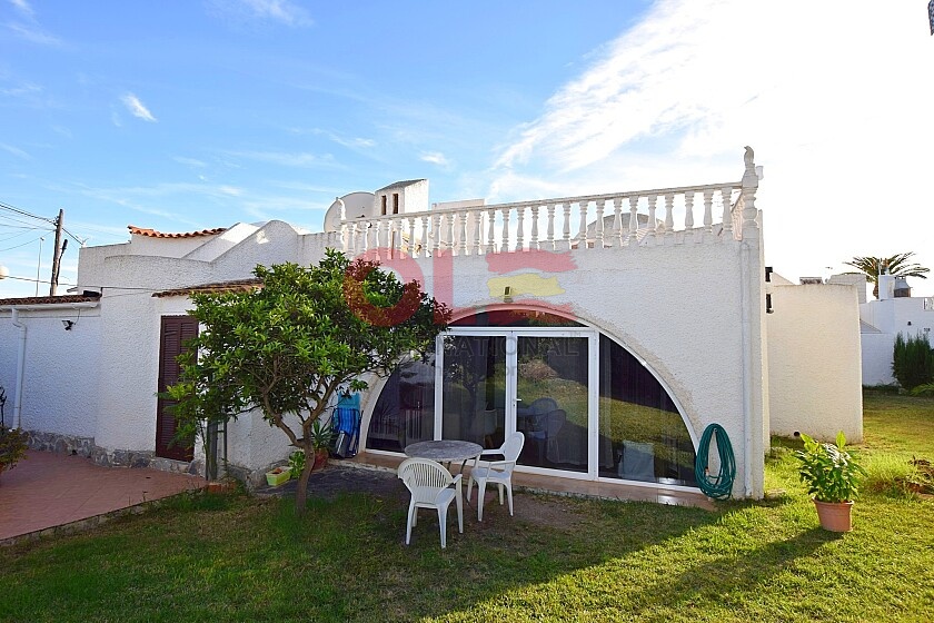 Casă semi-decomandată cu 2 dormitoare în Playa Flamenca in Ole International