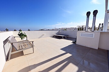 Attico con 2 camere da letto e 2 bagni a Los Balcones in Ole International