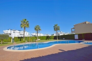 Erdgeschosswohnung mit 2 Schlafzimmern in Punta Prima in Ole International