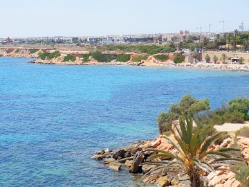 Appartamento con 3 camere da letto con vista frontale sul mare a Punta Prima in Ole International