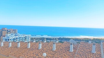 Grand duplex de 2 chambres avec solarium et vue sur la mer à Arenales del Sol in Ole International