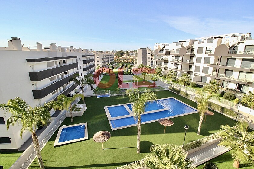 2 bedroom penthouse with private solarium in Villamartin  in Ole International