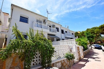 Herenhuis met 3 slaapkamers op een paar meter van het strand van La Zenia en het winkelcentrum Zenia Boulevard in Ole International