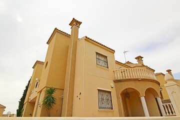 Casa bifamiliare con 3 camere da letto vicino a Villamartín e Campoamor Golf in Ole International