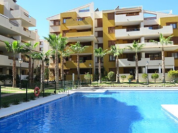 Apartamento de 3 dormitorios en Punta Prima cerca del mar * in Ole International