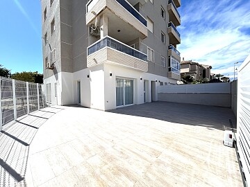 Mieszkanie na parterze z 3 sypialniami, ogrodem i prywatnym parkingiem w Torreblanca (La Mata) * in Ole International